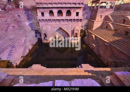 Die Tunwarji Ka Jhalara (Toor ji ka Jhalra) stepwell, Jodhpur, Indien Stockfoto