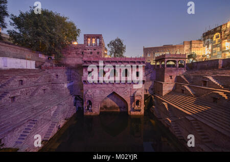 Die Tunwarji Ka Jhalara (Toor ji ka Jhalra) stepwell, Jodhpur, Indien Stockfoto