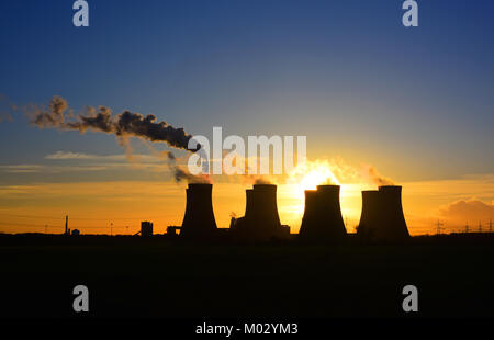 Eggborough Kohle betriebene Kraftwerk bei Sonnenuntergang yorkshire United Kingdom Stockfoto
