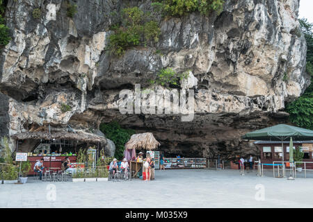 Ti Top Island, Vietnam-Nov 3,2017: Ti Top Insel liegt im Herzen von Halong Bucht. Stockfoto