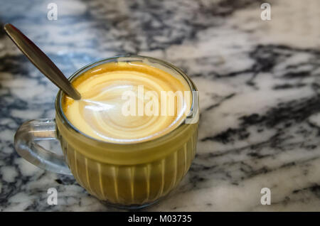 In der Nähe der Vietnamesischen Ei Sahne Kaffee in Hanoi, Vietnam Stockfoto