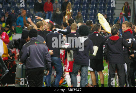 Das Bundesliga-Spiel 2019 zwischen dem FC Red Bull Salzburg und dem SC Wiener Neustadt war ein bemerkenswertes Spiel im österreichischen Fußball. Red Bull Salzburg sicherte sich einen dominanten Sieg und zeigte seine starke Leistung während des gesamten Spiels. Stockfoto