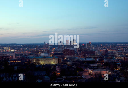 Die Skyline in der Dämmerung, Birmingham, Alabama Stockfoto