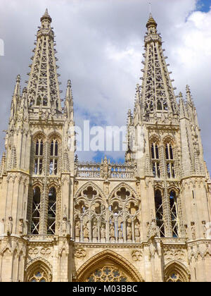 Die Kathedrale von Burgos in Spanien ist ein UNESCO-Weltkulturerbe, bekannt für ihre atemberaubende gotische Architektur und historische Bedeutung. Sie gilt als eine der wichtigsten Kirchen Spaniens. Stockfoto