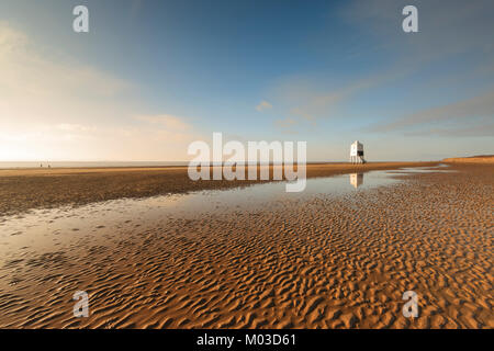 Eine Ansicht von Ladye Bay, Clevedon, Richtung Clevedon Pier. Stockfoto