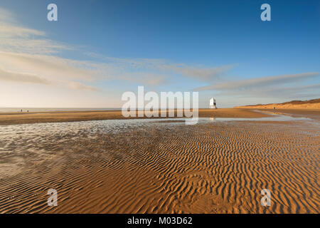 Eine Ansicht von Ladye Bay, Clevedon, Richtung Clevedon Pier. Stockfoto