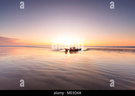 Eine Ansicht von berrow Strand, der Schiffbruch, die SS Nornen. Stockfoto