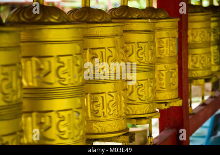 Gebet Mühlen in Tambun tibetisch buddhistischen Tempel, Perak - Tambun tibetischen Tempel, auch bekannt als Jingang Jing, die Sie von den Einheimischen, dieser Tempel gebaut wurde b Stockfoto