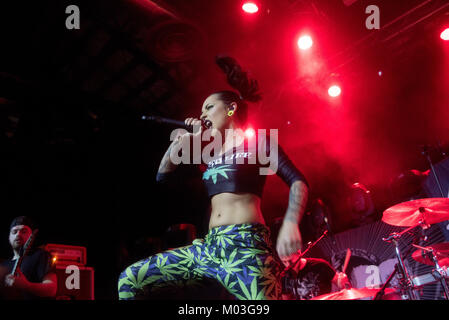 Mailand, Italien. 17 Jan, 2018. Tatiana Shmailyuk führt mit Jinjer in Alcatraz. Credit: Alberto Gandolfo/Pacific Press/Alamy leben Nachrichten Stockfoto