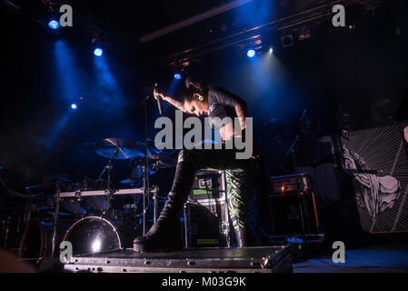 Mailand, Italien. 17 Jan, 2018. Tatiana Shmailyuk führt mit Jinjer in Alcatraz. Credit: Alberto Gandolfo/Pacific Press/Alamy leben Nachrichten Stockfoto