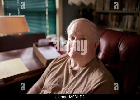 BEAUFORT, SOUTH CAROLINA - 17. SEPTEMBER 2015: Ehrliche Portrait von bestsellerautor Pat Conroy, der meistverkauften Romane gehören Prinz von Gezeiten und Stockfoto