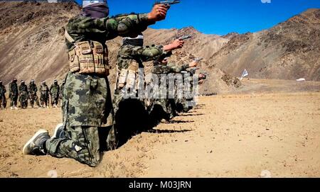 Standbild aus einer Propaganda Video veröffentlicht 14. Januar 2018 übersicht Taliban-kämpfer in einem Trainingslager in der Provinz Faryab, Afghanistan. Stockfoto