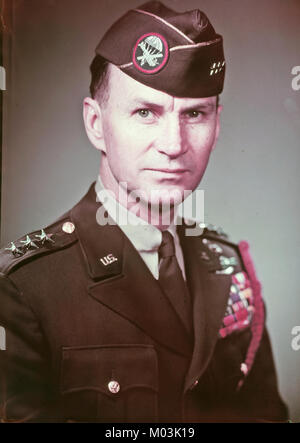 LT. GEN. JAMESD GAVIN (1907-1990) US Army Officer im April 1955 Stockfoto