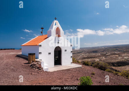 Kleine Kirche Ermita de la Virgen de los Dolores an den Hängen des Mount Teide an einem sonnigen Tag Sommer, Teneriffa, Kanarische Inseln, Spanien Stockfoto