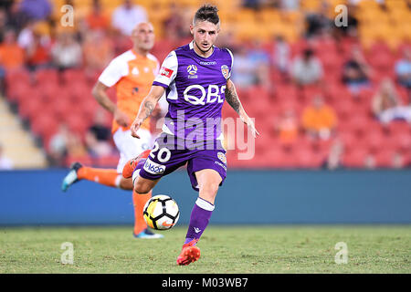 Brisbane, Queensland, Australien. 18 Jan, 2018. Jake Brimmer der Herrlichkeit (Nr. 20) passt den Ball in der Runde 17 Hyundai A-League Match zwischen dem Brisbane Roar und der Perth Glory am Suncorp Stadium am Januar 18, 2018 in Brisbane, Australien. Credit: Albert Perez/ZUMA Draht/Alamy leben Nachrichten Stockfoto