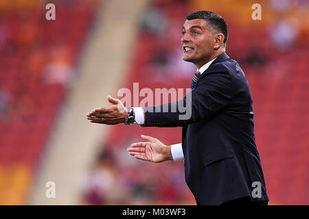 Brisbane, Queensland, Australien. 18 Jan, 2018. Brisbane Roar Head Coach John Aloisi gibt Anweisungen, die während der Runde 17 Hyundai A-League Match zwischen dem Brisbane Roar und der Perth Glory am Suncorp Stadium am Januar 18, 2018 in Brisbane, Australien. Credit: Albert Perez/ZUMA Draht/Alamy leben Nachrichten Stockfoto