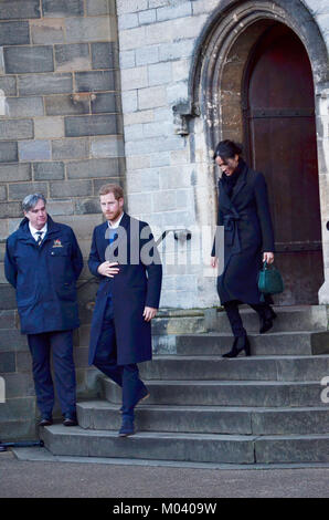 Cardiff, Großbritannien. 18 Jan, 2018. Das Schloss von Cardiff, Cardiff. 18/01/10. Seine Königliche Hoheit Prinz Henry von Wales und Meghan Markle verlassen Cardiff Castle. Foto Credit: Bethanien Shorey/Alamy leben Nachrichten Stockfoto