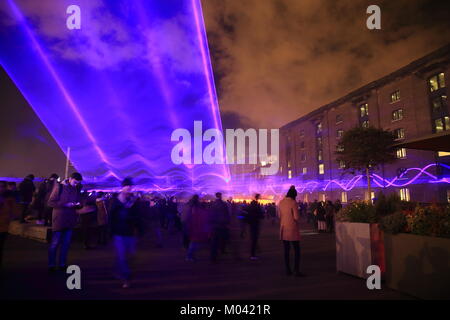 London, Großbritannien. 18. Januar, 2018. Die spektakuläre London Lumiere licht Festival begann am Donnerstag, den 18. Abends. Die Waterlicht traum Landschaft auf Granary Quadrat in Kings Cross. Credit: Monica Wells/Alamy leben Nachrichten Stockfoto