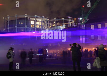 London, Großbritannien. 18. Januar, 2018. Die spektakuläre London Lumiere licht Festival begann am Donnerstag, den 18. Abends. Die Waterlicht traum Landschaft auf Granary Quadrat in Kings Cross. Credit: Monica Wells/Alamy leben Nachrichten Stockfoto