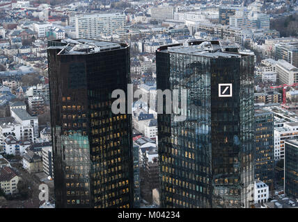 Frankfurt am Main, Deutschland. 16 Jan, 2018. Der Hauptsitz der Deutschen Bank stehen aus dem westlichen Stadtteil von Frankfurt am Main, Deutschland, 16. Januar 2018. Credit: Arne Dedert/dpa/Alamy leben Nachrichten Stockfoto