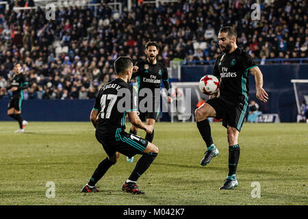 Leganes, Spanien. 18. Januar, 2018. Daniel Carvajal (Real Madrid) steuert den ball Copa del Rey Match zwischen Leganes FC vs Real Madrid im Municipal de Butarque Stadion in Madrid, Spanien, 18. Januar 2018. Credit: Gtres Información más Comuniación auf Linie, S.L./Alamy leben Nachrichten Stockfoto