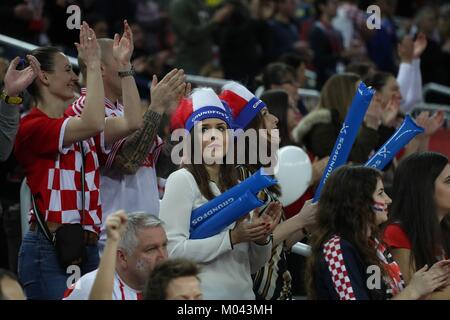 Zagreb, Kroatien. 18 Jan, 2018. 18. Januar 2018, Arena Zagreb, Zagreb, Kroatien; 2018 europäischen Mens Handball-WM, Kroatien gegenüber Belarus; Supportrice Croate Credit: Laurent Lairys/Agence Locevaphotos/Alamy leben Nachrichten Stockfoto