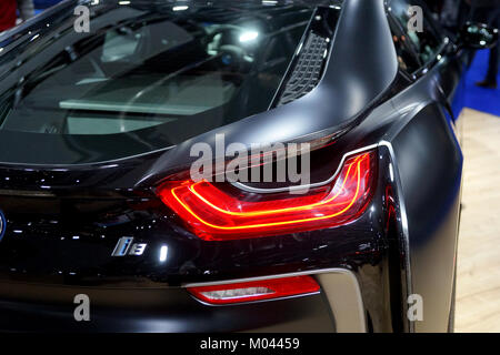 Montreal, Kanada. 18 Jan, 2018. Hintere Heck des BMW i8 hybrid Sport Auto auf der Auto Show in Montreal. Credit: Mario Beauregrad/Alamy leben Nachrichten Stockfoto