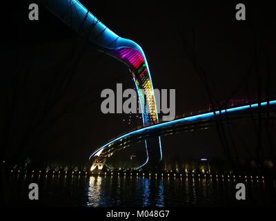 Januar 18, 2018 - Suzhou, Suzhou, China - Suzhou, China - Januar 2018: Neonlichter der Grand Canal dekorieren in Suzhou in der chinesischen Provinz Jiangsu, 18. Januar 2018. (Bild: © SIPA Asien über ZUMA Draht) Stockfoto