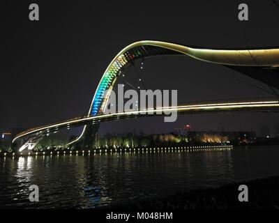 Januar 18, 2018 - Suzhou, Suzhou, China - Suzhou, China - Januar 2018: Neonlichter der Grand Canal dekorieren in Suzhou in der chinesischen Provinz Jiangsu, 18. Januar 2018. (Bild: © SIPA Asien über ZUMA Draht) Stockfoto