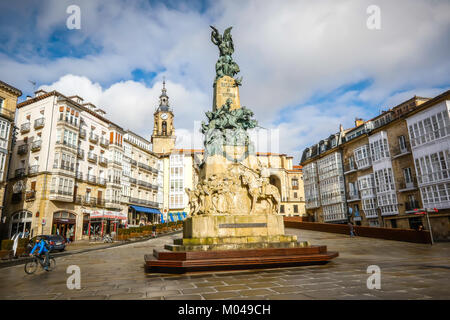 Vitoria, Spanien - Januar 12, 2018: Virgen Blanca Square in Vitoria. Vitoria-Gasteiz ist die Hauptstadt der Autonomen Gemeinschaft Baskenland ein Stockfoto