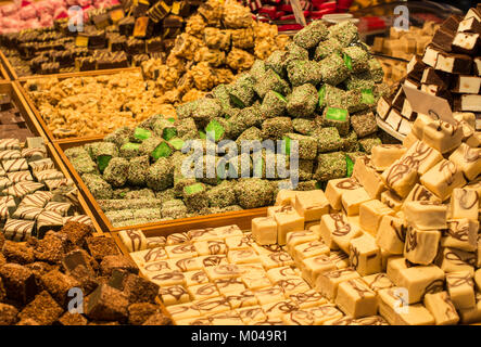 Süße Speisen und Süßigkeiten auf dem Markt Stockfoto