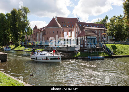 Eine rotierende Brücke in Gizycko, Masurischen Seenplatte, das Land der Großen Seen, Polen Stockfoto