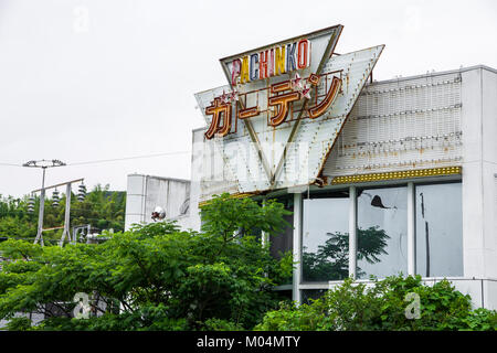 Pachinko Salon in der Nähe von Sanukimachi Bahnhof aufgegeben. Futtsu, Japan Stockfoto