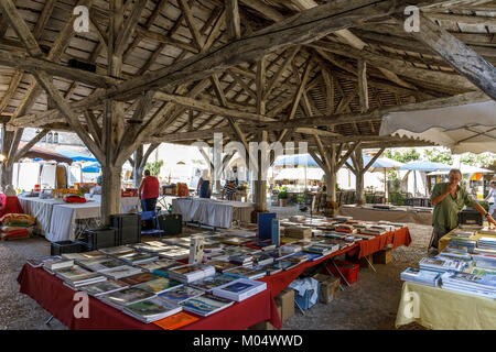 Die Markthalle im Zentrum von der Bastide von Monpazier in Frankreich Stockfoto