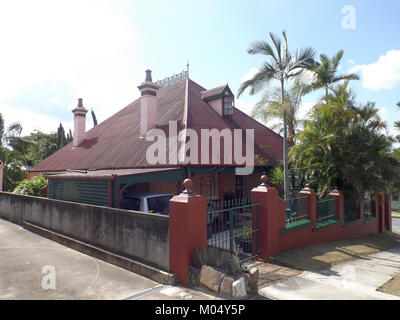 Die Brickstone Residence befindet sich an der Murphy Street in Ipswich, Queensland, und bietet klassische australische Architektur mit einer Backsteinfassade faÃ. Es ist ein Wohngebäude mit Elementen, die typisch für den historischen und modernen Stil der regionâ sind. Stockfoto