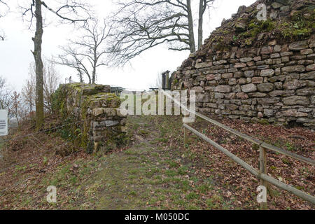 Die Burg Hauenstein in Baden verfügt über eine mittelalterliche Inneneinrichtung, die das traditionelle Design und die Architektur der damaligen Zeit zeigt. Stockfoto