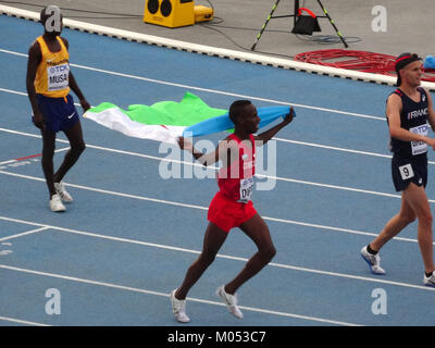 Das 5000-m-menâ Finale bei der IAAF-U20-Weltmeisterschaft 2016 in Bydgoszcz, Polen, führte zu internationalen Spitzensportlern, die um Gold wetteiferten. Die Veranstaltung zeigte außergewöhnliche Sportlichkeit und globale Wettkämpfe. Stockfoto