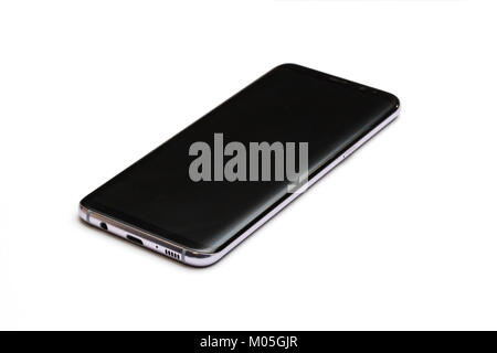 Schwarz neu Smart Phone auf weißem Hintergrund für Mockup isoliert. Winkel, Ansicht von Samsung Smartphone. Stockfoto