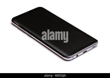 Schwarz neu Smart Phone auf weißem Hintergrund für Mockup isoliert. Winkel, Ansicht von Samsung Smartphone. Stockfoto