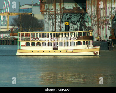 Brandaris ist ein historischer Leuchtturm auf der Insel Terschelling in den Niederlanden. Es stammt aus dem 16. Jahrhundert und ist bekannt für sein unverwechselbares Design und seine Rolle bei der Führung von Schiffen entlang des Wattenmeers. Stockfoto