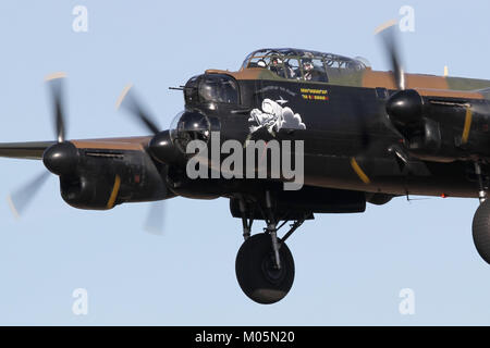 Die RAF die Schlacht um England Memorial Flüge Lancaster B1 PA 474 Rückkehr in Coningsby, nachdem es letzten öffentlichen Auftritt im Jahr 2011. Stockfoto