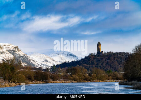 Anzeigen von Wallace Monument aus entlang des Flusses Forth in Stirling, Schottland, Vereinigtes Königreich Stockfoto