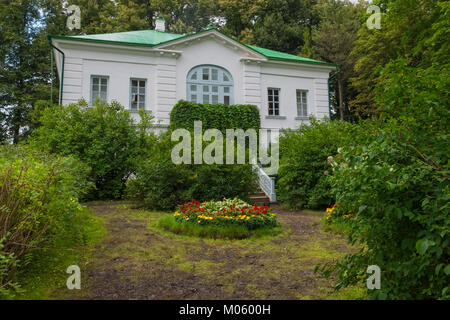 Nebengebäude der Kuzminsky. Von 1859 bis 1862 die Schule von Leo Tolstoi für Bauer Kinder. In der Immobilien des Grafen Leo Tolstoi in Jasnaja Poljana in S Stockfoto