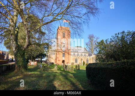 Die Kirche der Hl. Jungfrau Maria in der Suffolk Dorf Grundisburgh an einem Wintermorgen Stockfoto