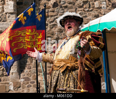 Ein Schauspieler spielen König Heinrich der 8., in einem historischen Tag der Re-enactments im Dover Castle August 2017 statt Stockfoto