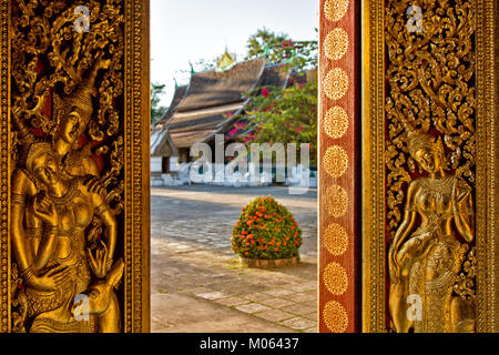 Ausblick auf Wat Xieng Thong Tempel im Buddhismus und im UNESCO-Welterbe Stadt Luang Prabang, Laos Stockfoto