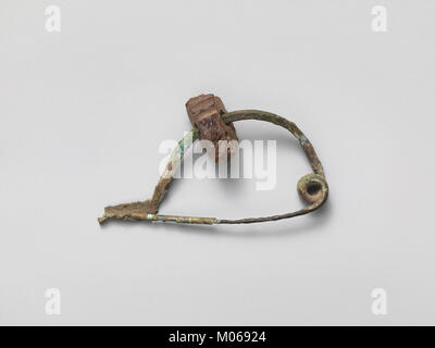 Bronze Fibel (Safety Pin) mit Bernstein segment MET DP 270164 Stockfoto