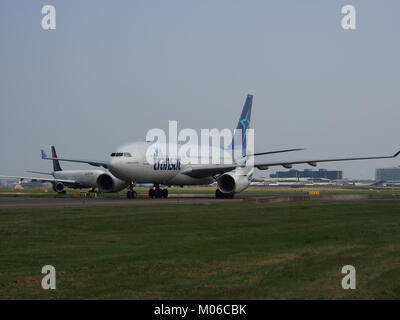 C-GTSN Air Transat Airbus A 330-243-cn 369 pic 2 Stockfoto