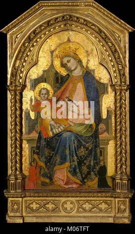 Dieses Tempera auf Holzgemälde von Lorenzo Veneziano (ca. 1360–65) zeigt die thronende Madonna und das Kind mit zwei Spendern zu ihren Füßen. Die Komposition spiegelt mittelalterliche christliche Hingabe und Frömmigkeit wider. Stockfoto