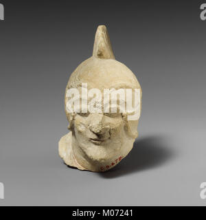 Kalkstein Kopf einer bartlos Kater mit einem Helm der Griechische Typ MET DP 159452 Stockfoto